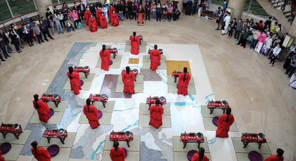 西安举办汉式女子成人礼