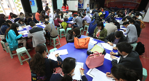 杭州：民办小学招生火爆 家长忙着做&ldquo;考卷&rdquo;