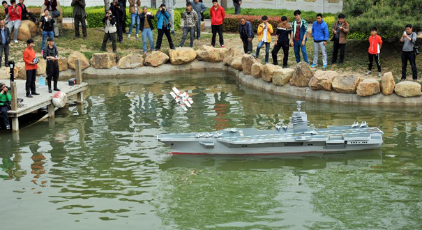 河南航模爱好者打造仿真航母模型