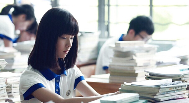 21岁南航校花陈都灵清纯胜奶茶妹