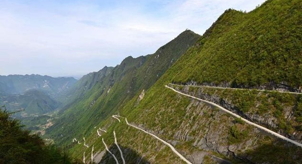 湖北恩施绝壁修&ldquo;天路&rdquo;