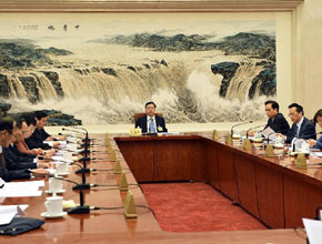 十二届全国人大常委会第四十六次委员长会议举行