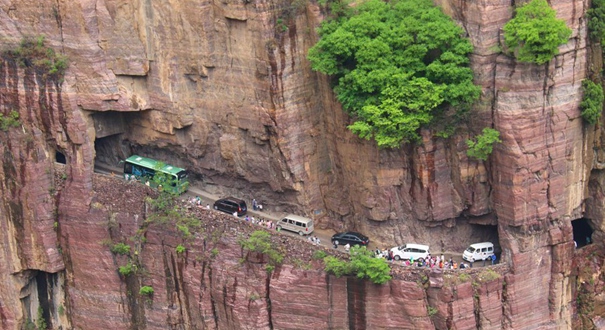 太行山&ldquo;绝壁公路&rdquo;遭遇大堵车