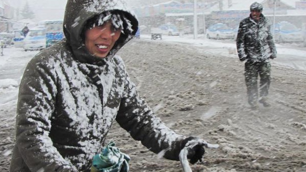 内蒙古大兴安岭大雪纷飞 局地积雪厚度达50cm