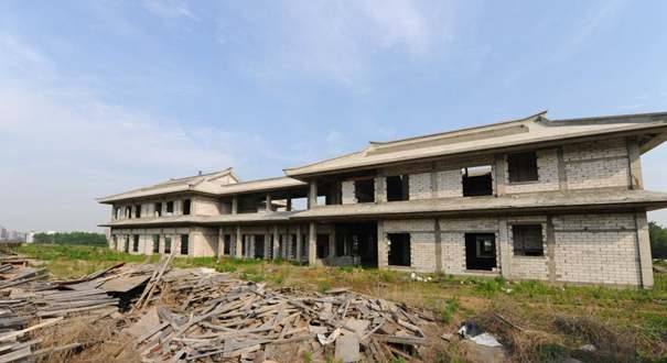 全国首个姓氏博物园&ldquo;搁浅&rdquo;一年 仿古建筑被荒废