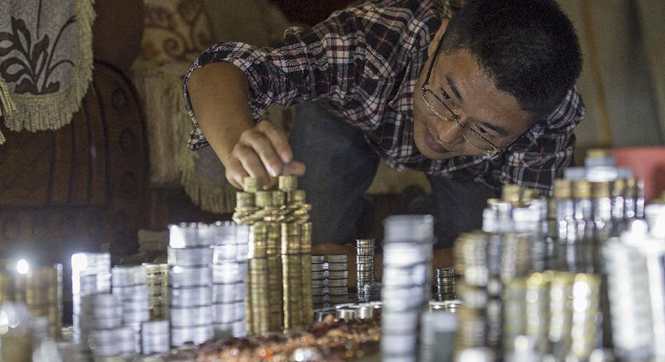 重庆小伙硬币搭出山城&ldquo;夜景&rdquo;