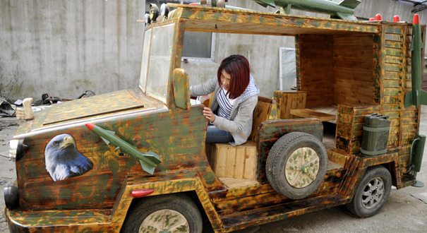 沈阳男子造纯手工战车 可带14枚&ldquo;导弹&rdquo;