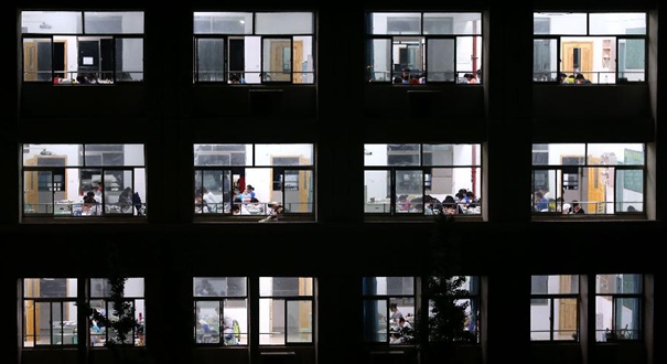 挑灯夜读备高考