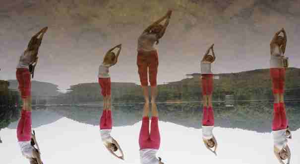 长沙瑜伽达人上演水上瑜伽