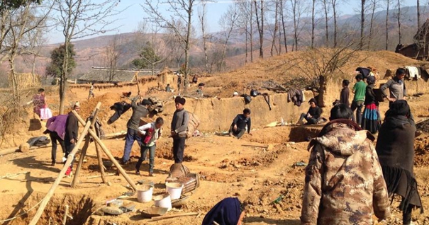 四川村民挖数十米深&ldquo;巨坑&rdquo;盗挖南红玛瑙