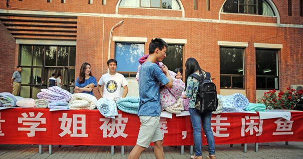 清华男生卖学姐被褥 一天进账万元