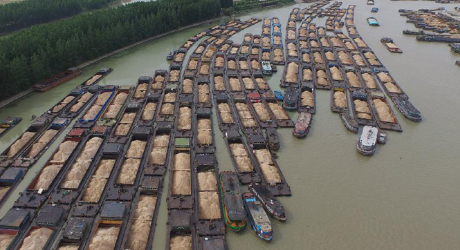 禁令难阻逐利脚步 江苏骆马湖非法采砂依旧