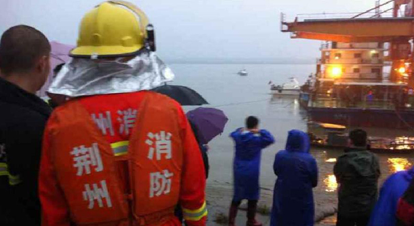 一载有458人的客轮在长江湖北段倾覆