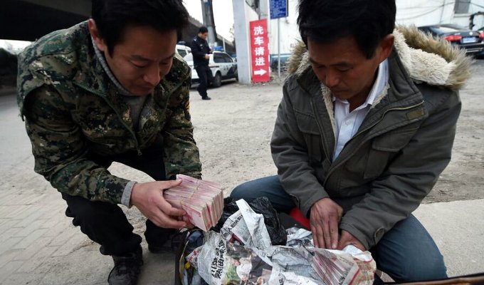 南京农民工捡到13万现金 纠结3天后交还失主