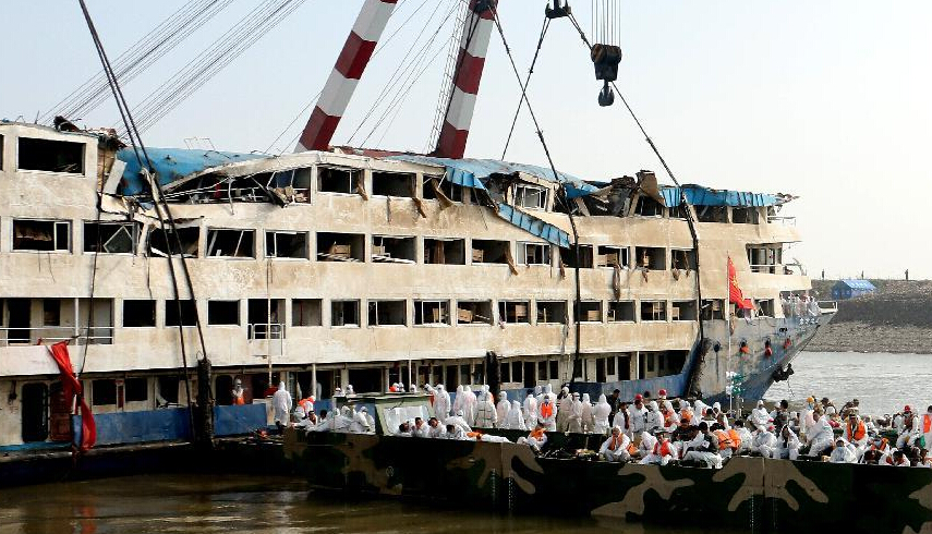 遇难者今日&ldquo;头七&rdquo; 沉船现场举行哀悼活动