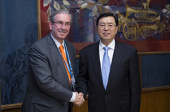 张德江会见巴西众议长库尼亚