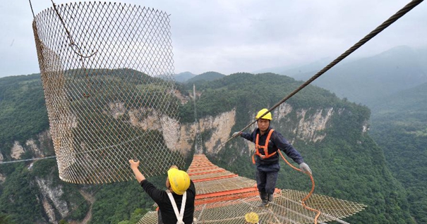 张家界大峡谷装&ldquo;猫道&rdquo;架&ldquo;天桥&rdquo;