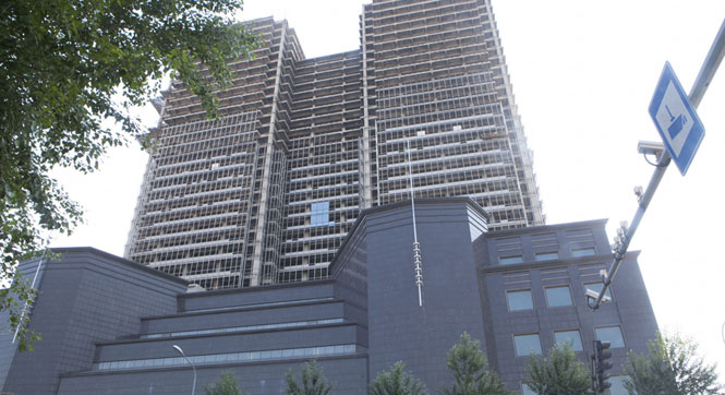 长春现33层最牛烂尾楼 双峰塔楼荒芜13年