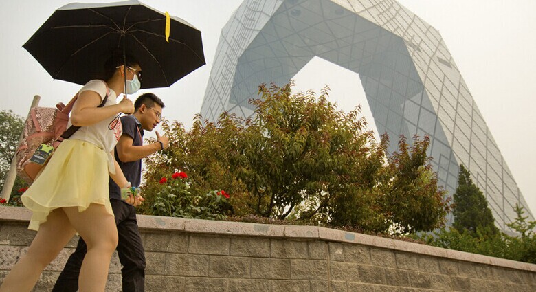 北京遭遇空气污染 周围环境变“浑浊”