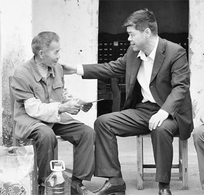 &ldquo;脚下沾泥土，心中有真情&rdquo;&mdash;&mdash;记广西北海市铁山港区委书记刘志明