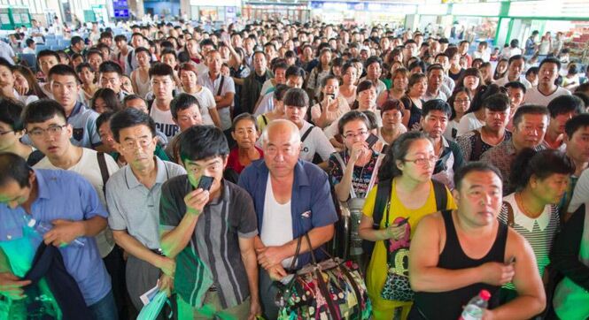 铁路暑运拉开大幕 高温下的旅客众生相