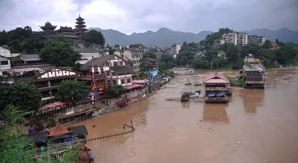 嘉陵江重庆段迎洪峰 磁器口临江商铺被淹没