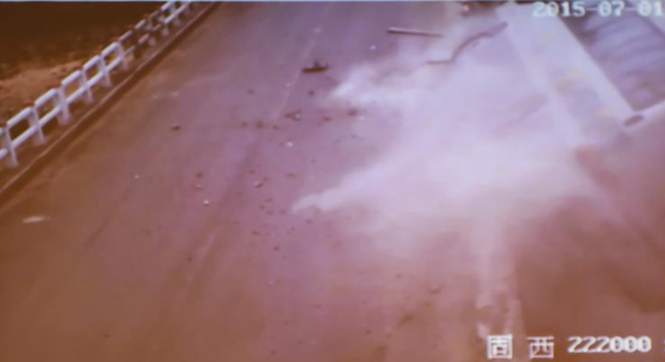 吉林&ldquo;7.1&rdquo;交通事故监控视频公布:转弯操作不当所致