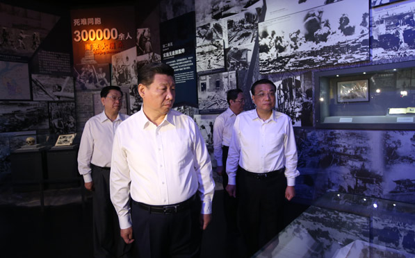 习近平等参观《伟大胜利 历史贡献》主题展览