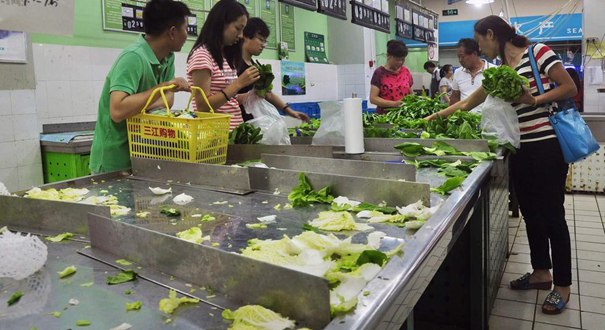 超強臺風燦鴻逼近浙江 超市被市民&ldquo;搬空&rdquo;
