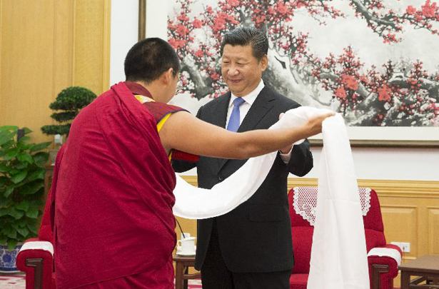 习近平接受班禅额尔德尼·确吉杰布拜见