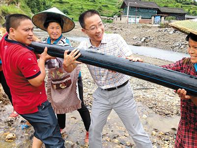 &ldquo;结穷亲动真情&rdquo;　苦干实帮&ldquo;斩穷根&rdquo;&mdash;&mdash;记贵州省黔东南州丹寨县委书记侯美传