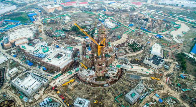 航拍上海迪士尼乐园 六大主题园区首揭秘