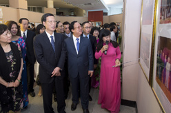 张高丽参观胡志明主席推动中越关系以及两国友好交往历史图片展