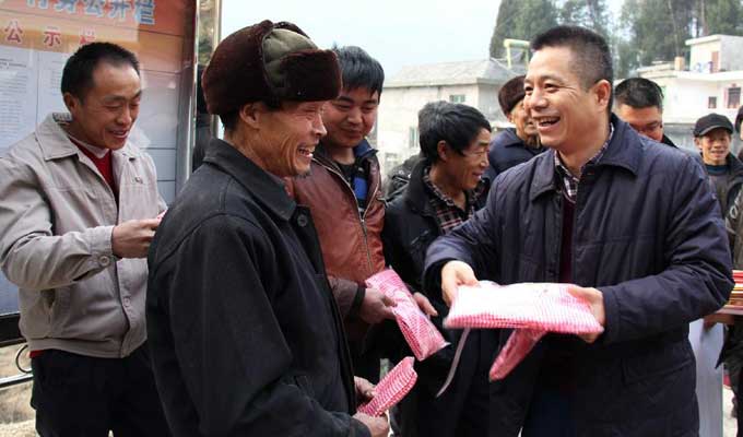 &ldquo;把工作干到群众的心坎里去！&rdquo;&mdash;&mdash;记陕西紫阳县委书记王晓江