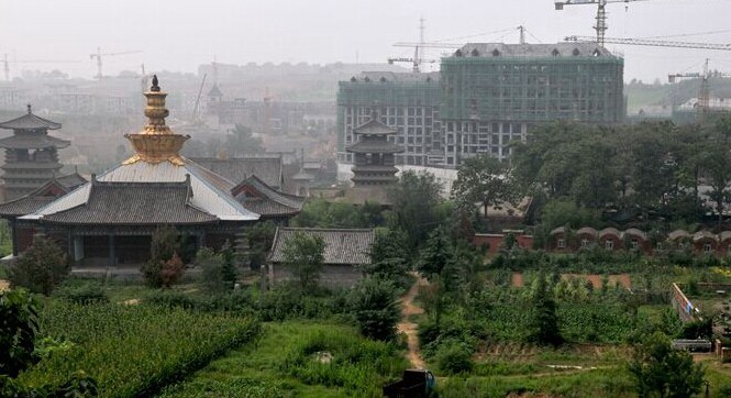 郑州千年古寺被工地包围