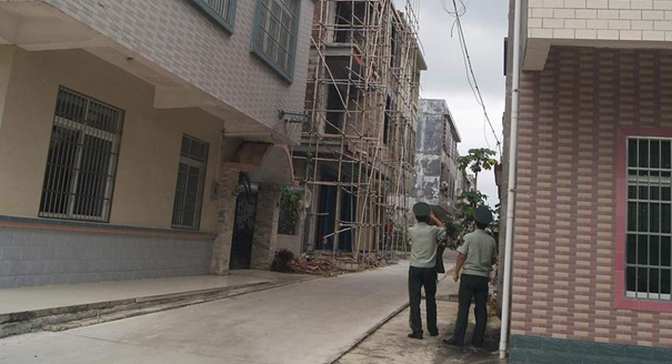 广西北海边防民警徒手接住跳楼男子