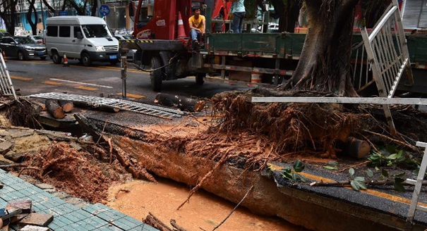 强降雨袭深圳