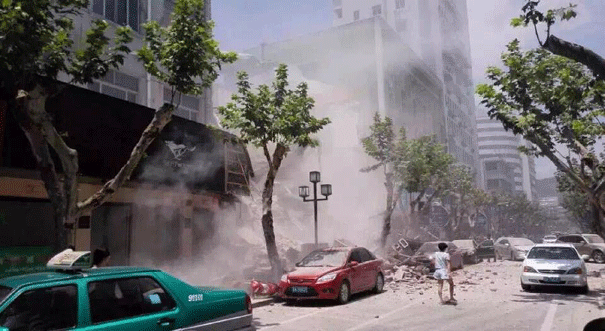 杭州富阳一楼房发生倒塌 伤亡情况不详