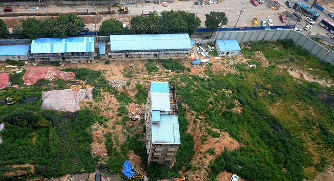 济南老年公寓苦撑六年 被挖成&ldquo;孤岛&rdquo;