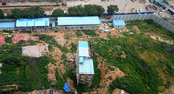 济南老年公寓苦撑六年 被挖成&ldquo;孤岛&rdquo;