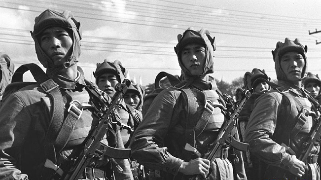 新华社老照片回顾共和国阅兵经典瞬间