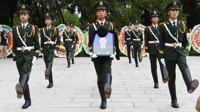 我驻索马里使馆牺牲警卫人员张楠烈士魂归故里