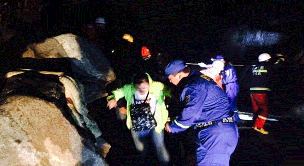 西安小峪山洪灾害遇难者上升至7人 仍有2人失踪