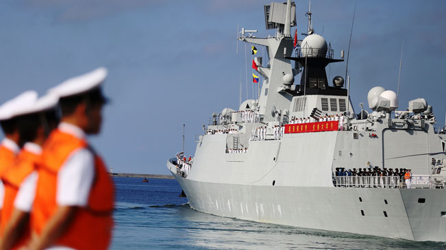 中国海军第二十一批护航编队从三亚起航