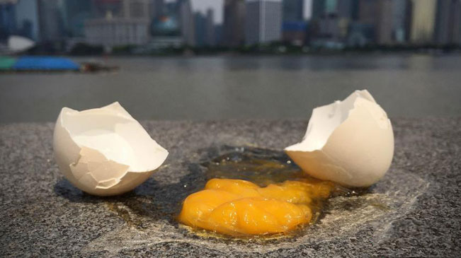 上海气温直逼四十度 外滩地面可煎鸡蛋