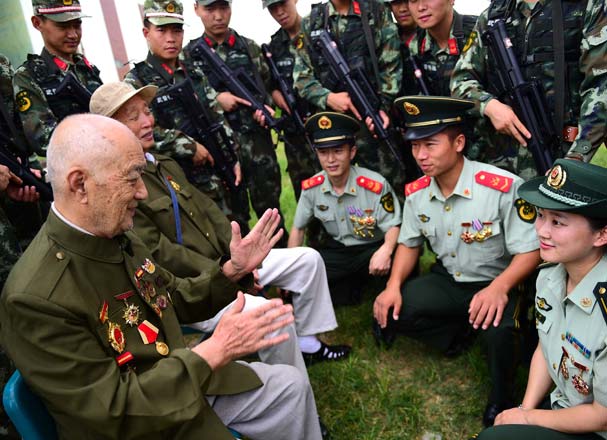 抗战老兵与武警官兵共庆&ldquo;八一&rdquo;建军节