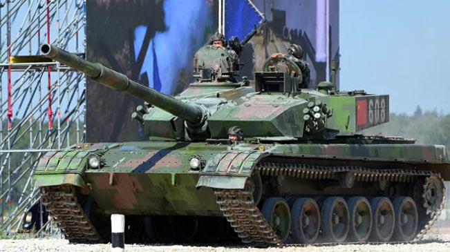 解放军96A式坦克参加&ldquo;坦克两项&rdquo;竞赛