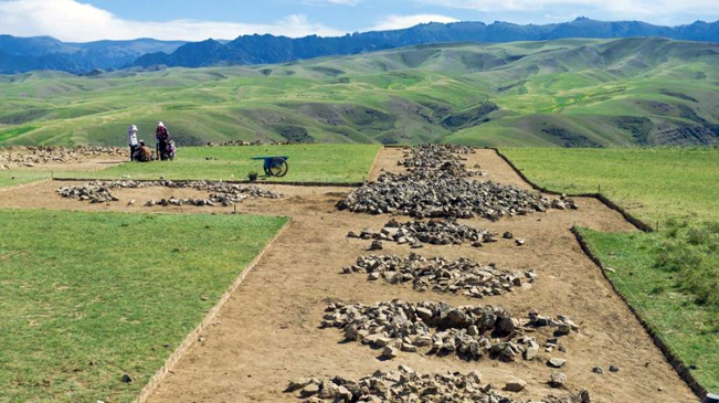 新疆昌吉州木垒县境内发现2000多年前古墓群