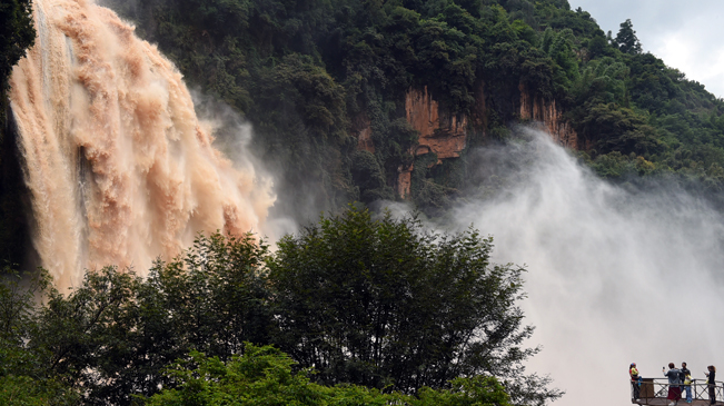 石林飞龙瀑 滚滚江潮飞流直下