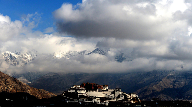 十年变迁 布达拉宫广场绽放新颜